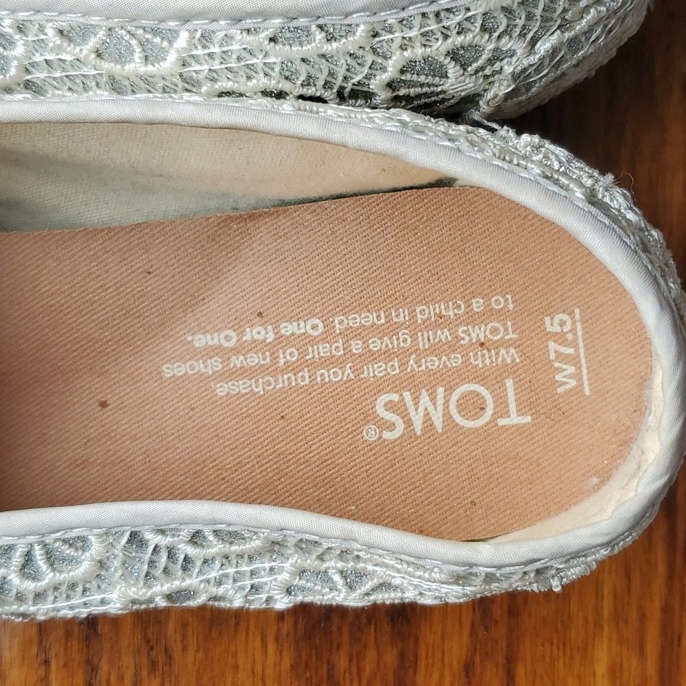 TOMS - Picture 7 of 8